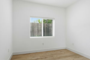 025_F8_3910-3912 Elm St