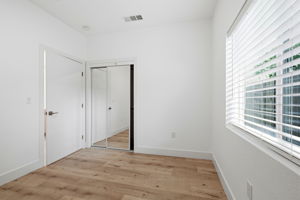 026_F8_3910-3912 Elm St