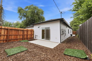 039_F8_3910-3912 Elm St