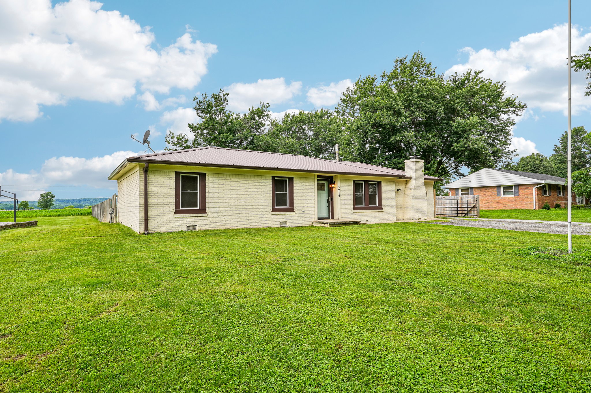 3910 Adams Dr-S2606-002.jpg