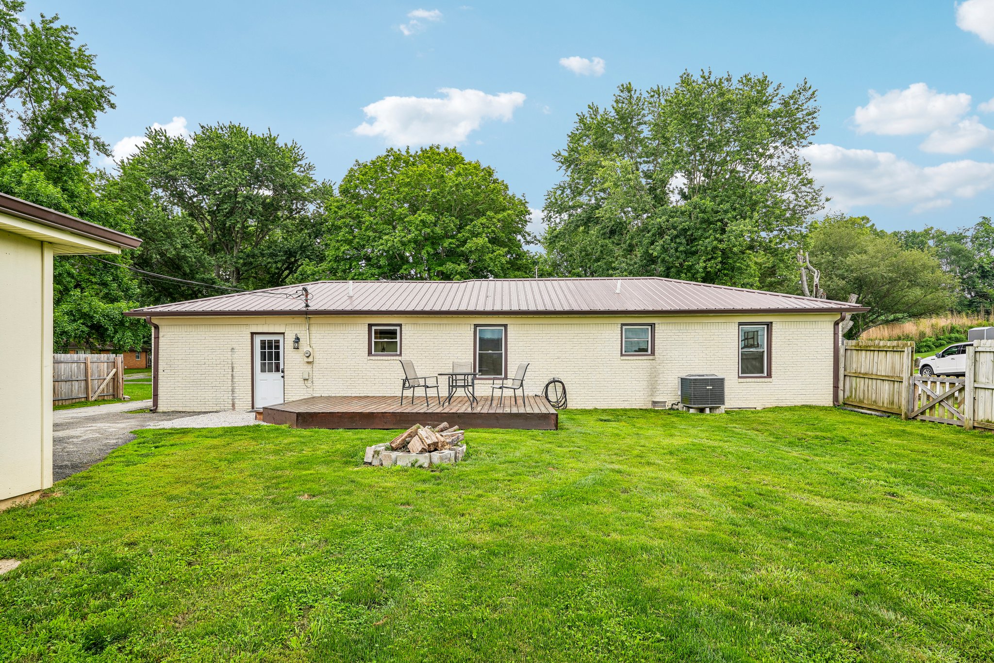 3910 Adams Dr-S2606-043.jpg