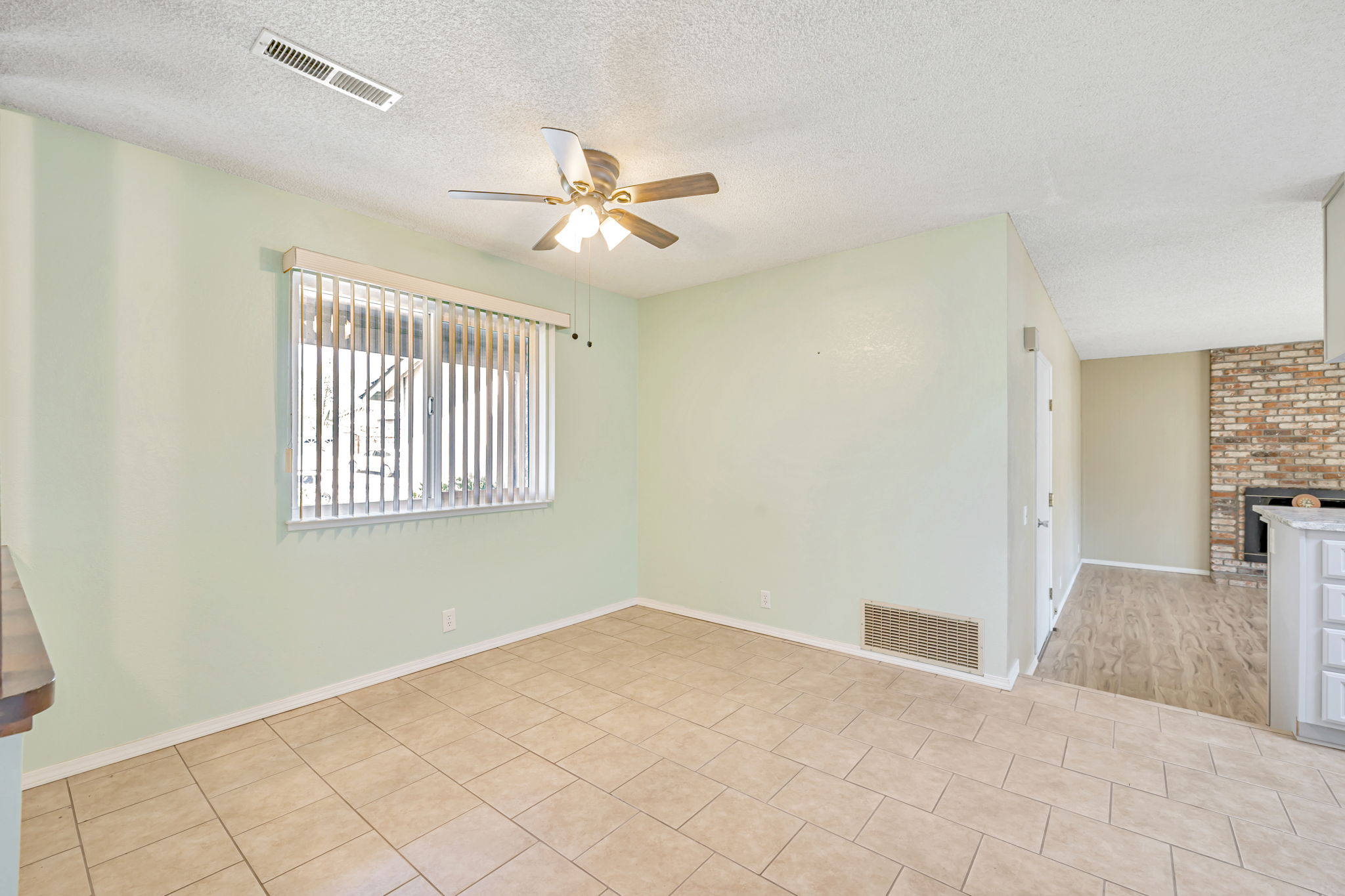Dining Area w/view to Fam. Rm