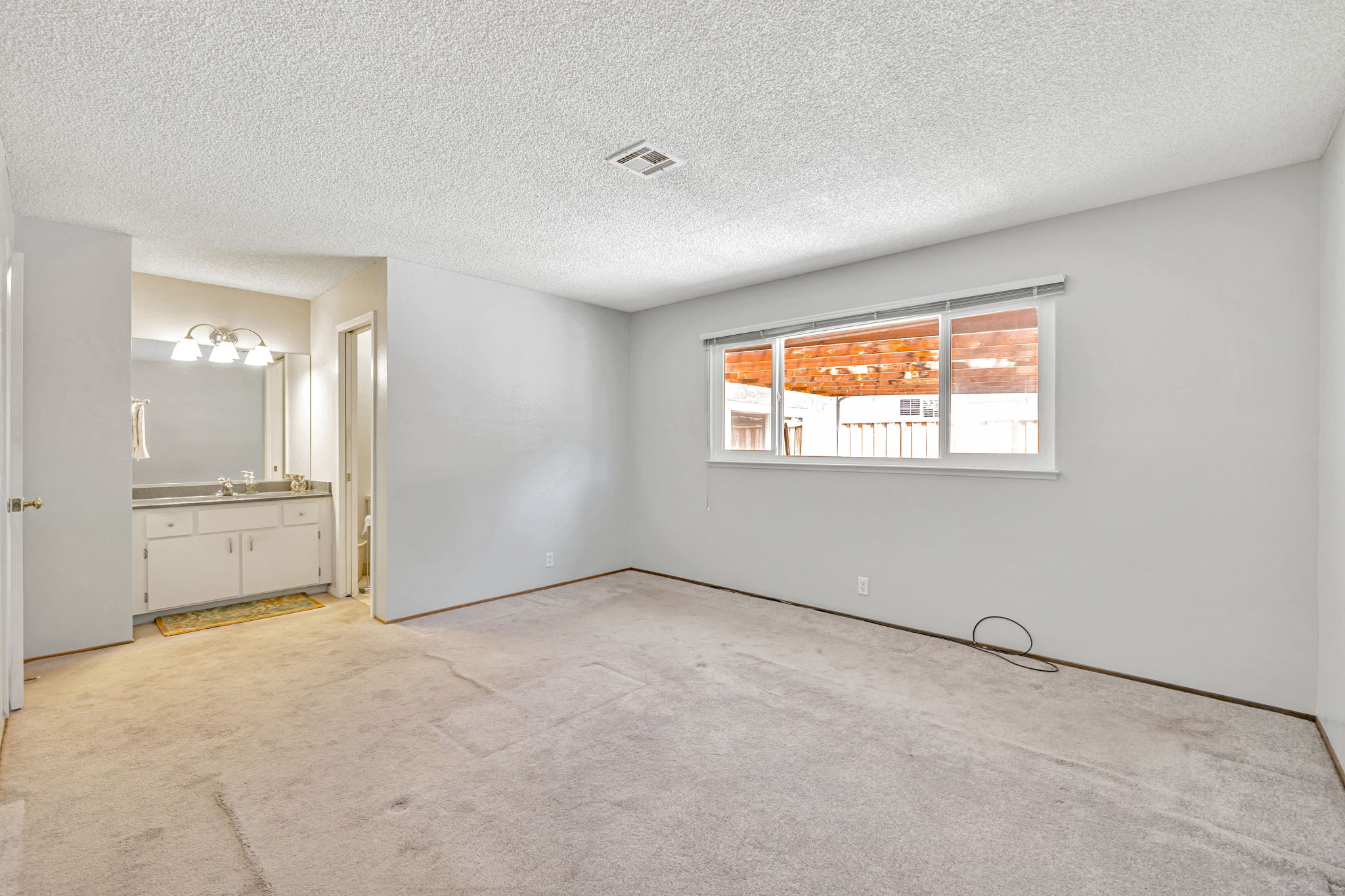 bedroom/ primary
