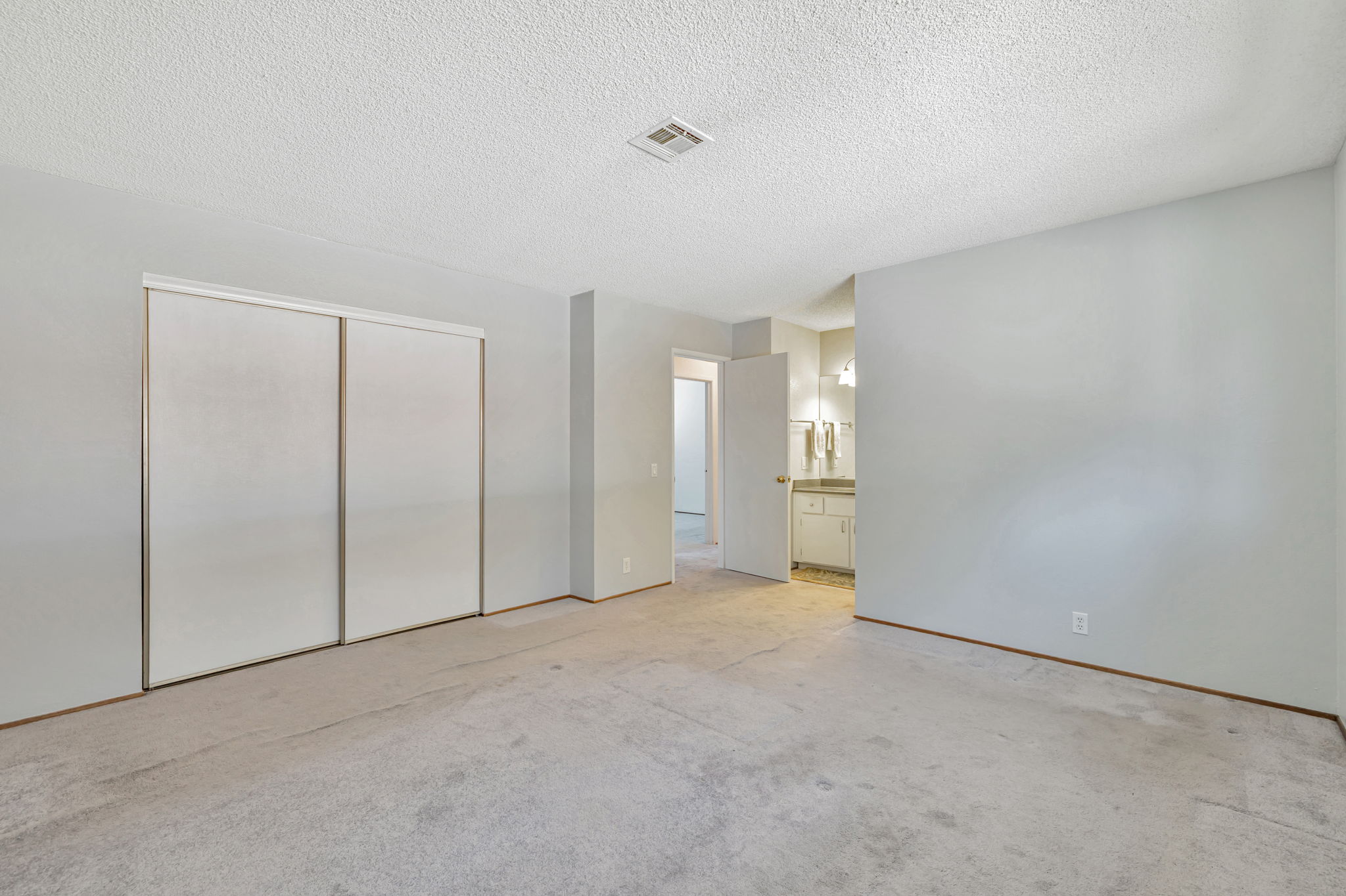 bedroom / Primary