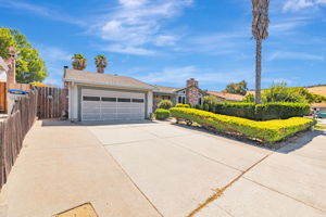 front garage/driveway