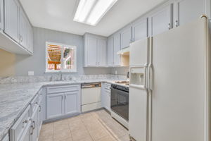 KItchen, view to bkyrd