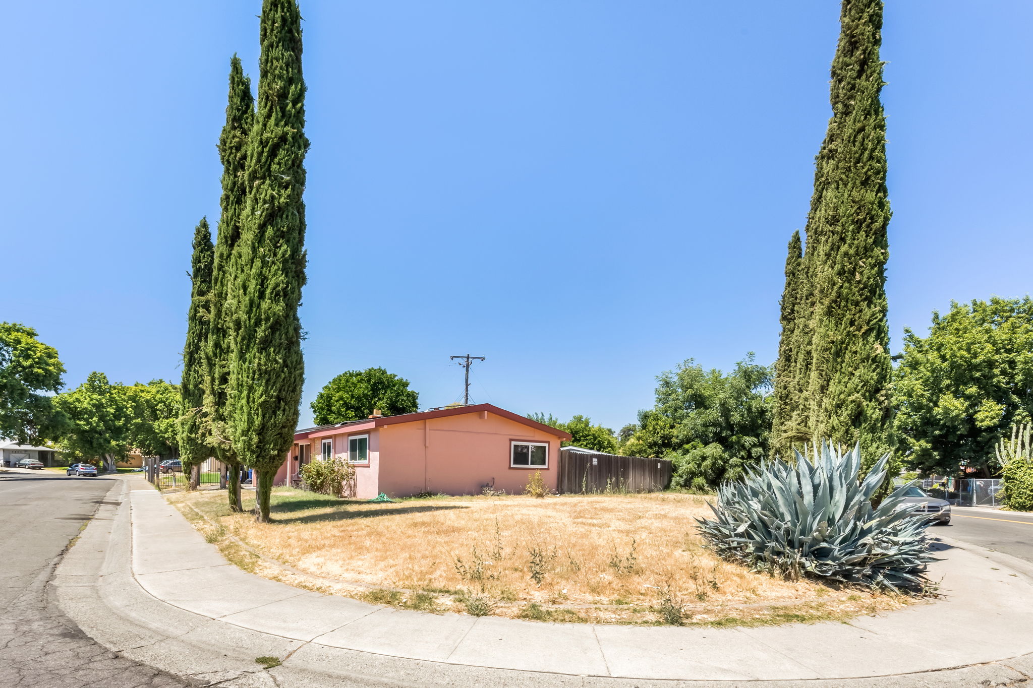 3913 37th Ave, Sacramento, CA 01