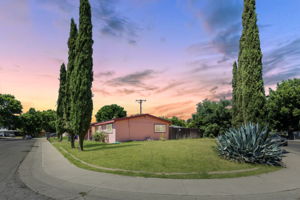 3913 37th Ave Sacramento CA twilight 01