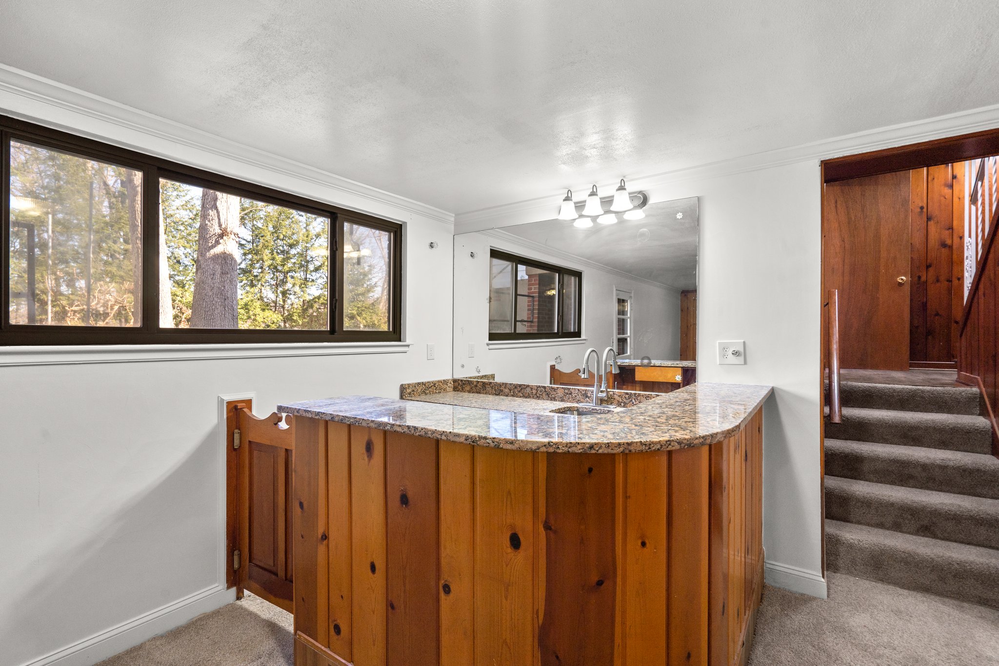 Kitchen/Breakfast Bar