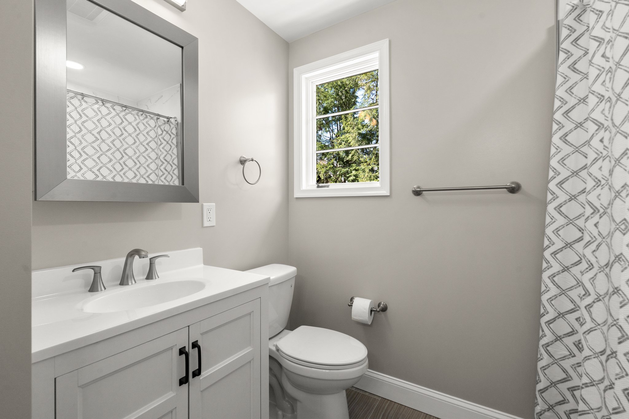 Updated Full Bath on Main Lvel