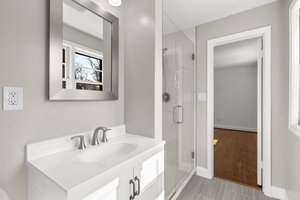 Updated Primary En Suite Bath