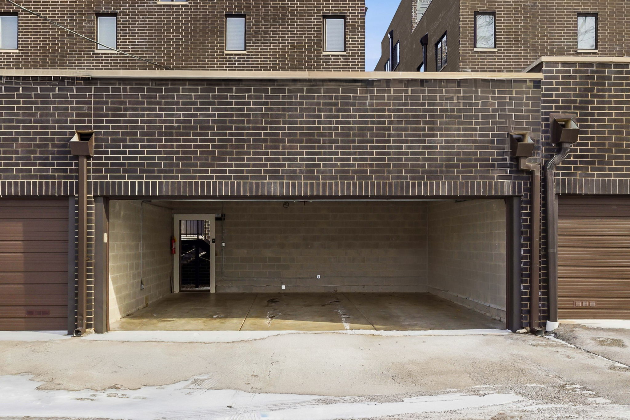 3914 S King Dr 1S - Biazar_CHP2026_003-crop