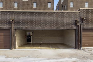 3914 S King Dr 1S - Biazar_CHP2026_003-crop