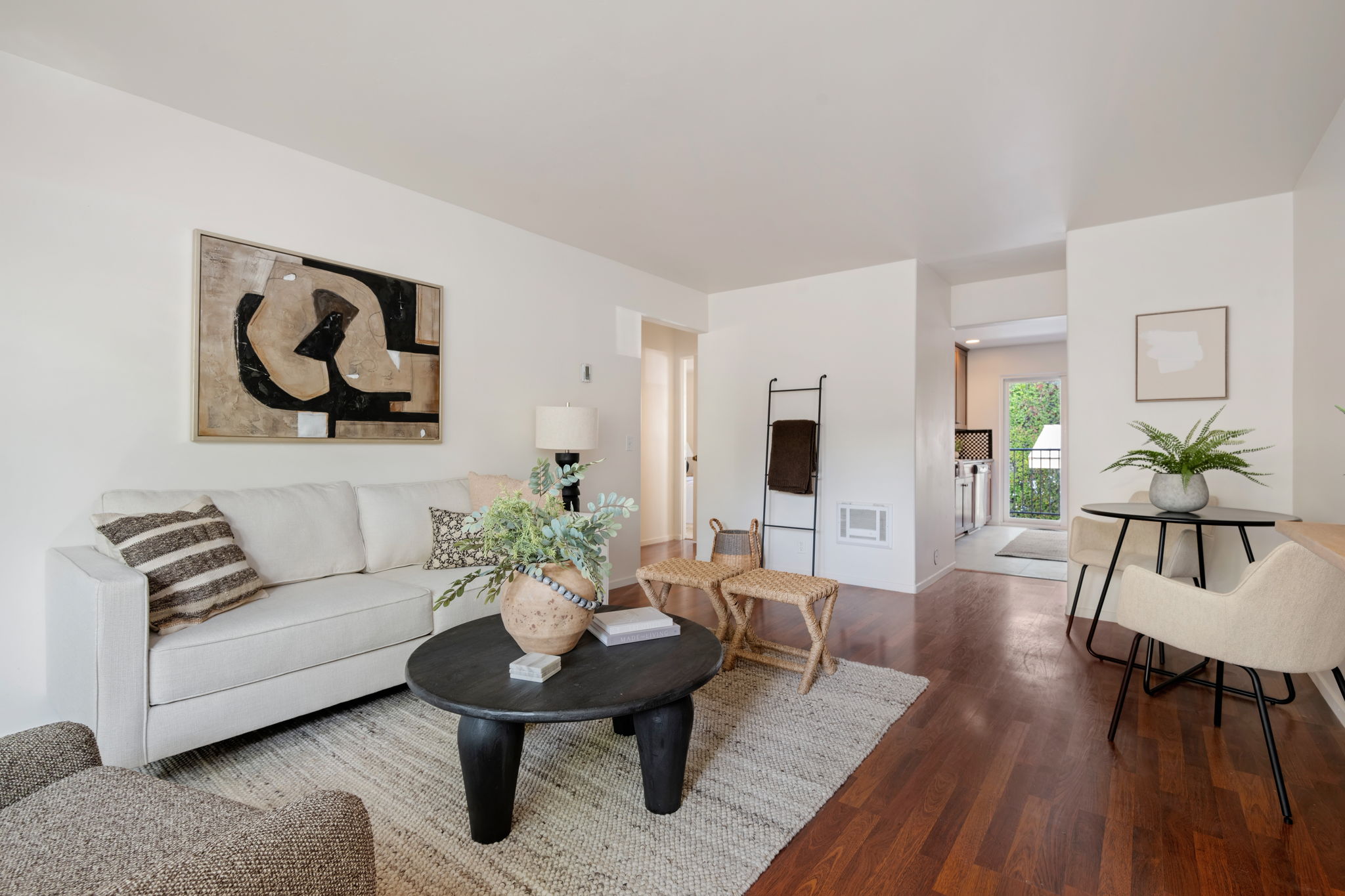 04 - Living Room