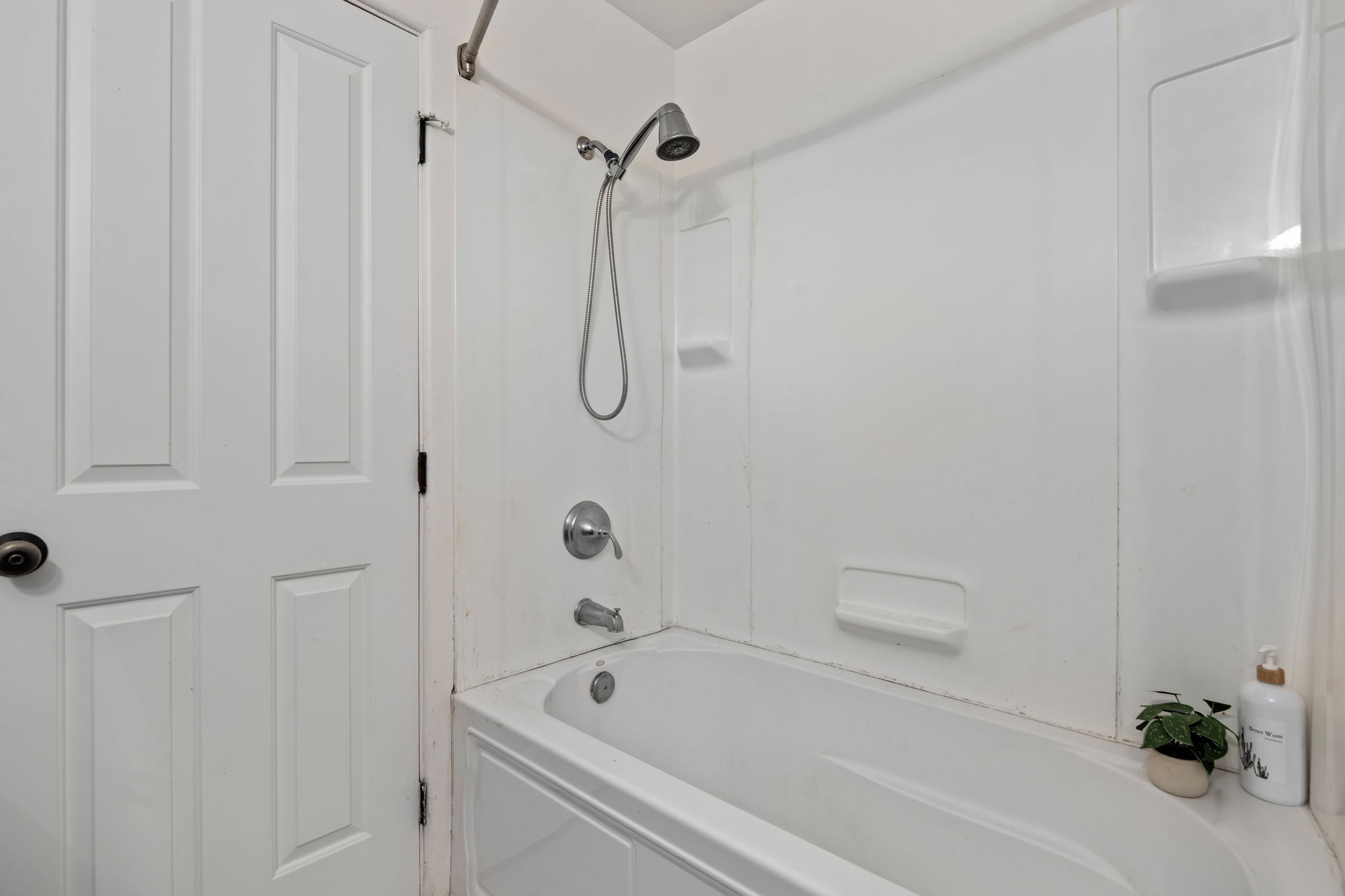 18 - Bathroom