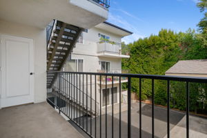 13 - Balcony