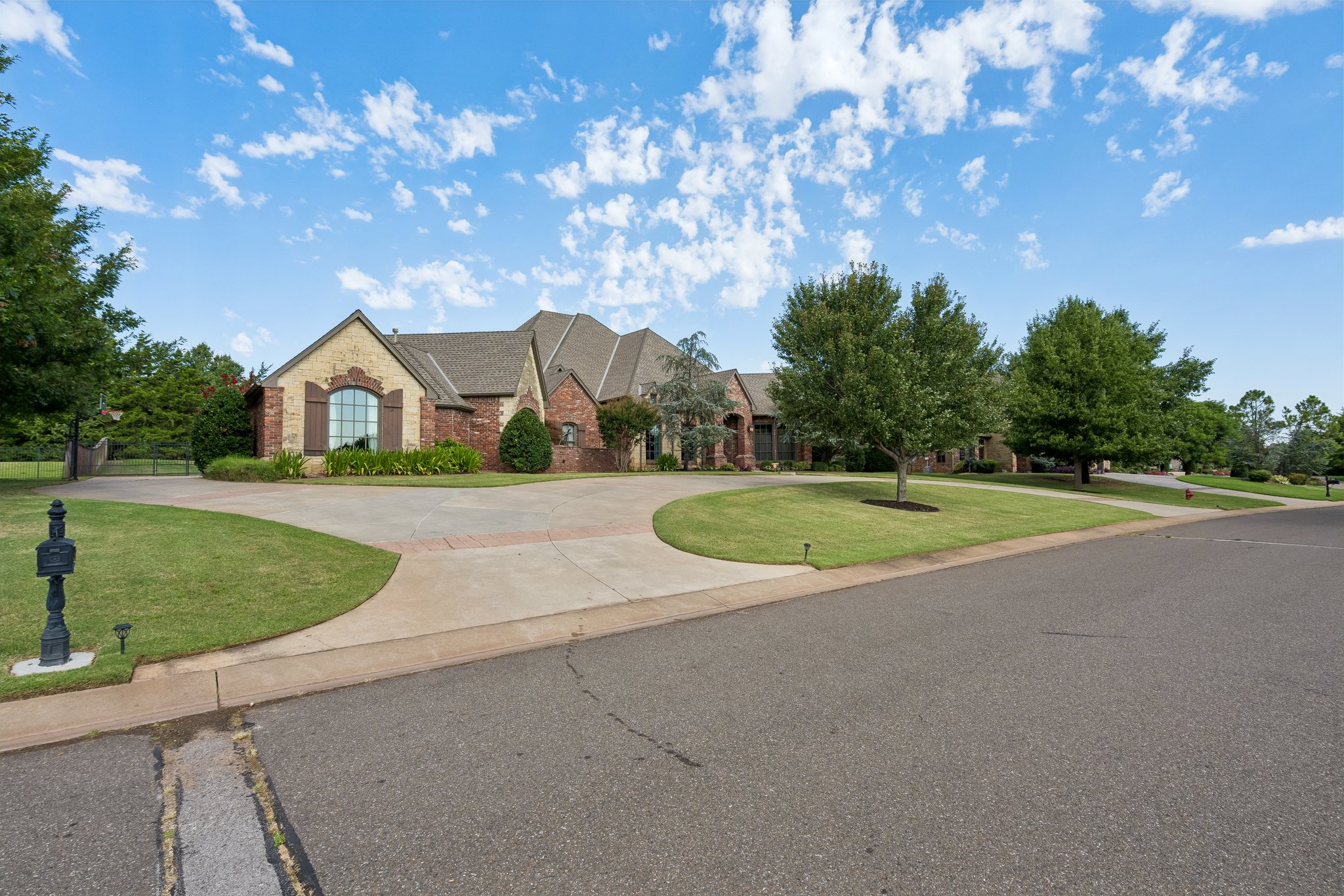 3917 Sherwood Green Ln_001.jpg