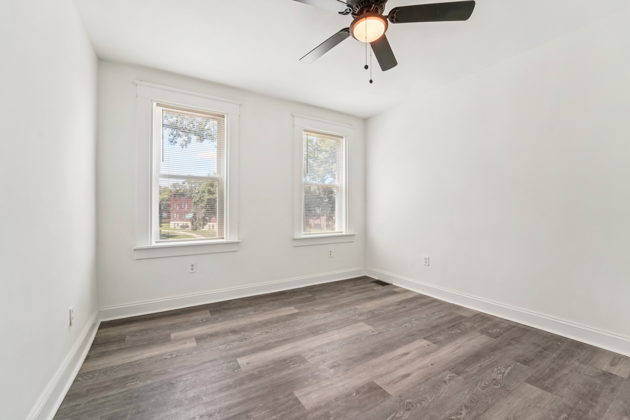 Dolfield Ave-S2507-021.jpg