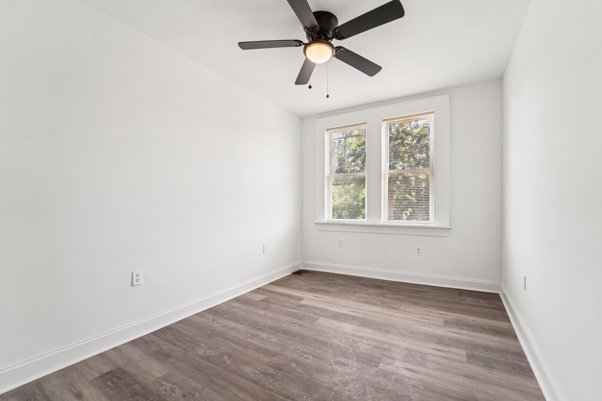 Dolfield Ave-S2507-023.jpg