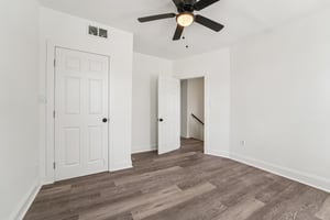 Dolfield Ave-S2507-022.jpg