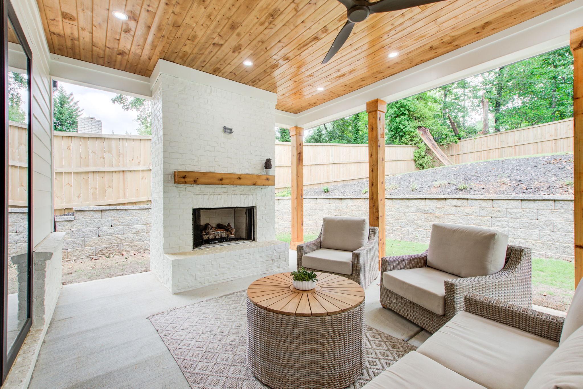 22 Exterior Covered Patio B w Fireplace