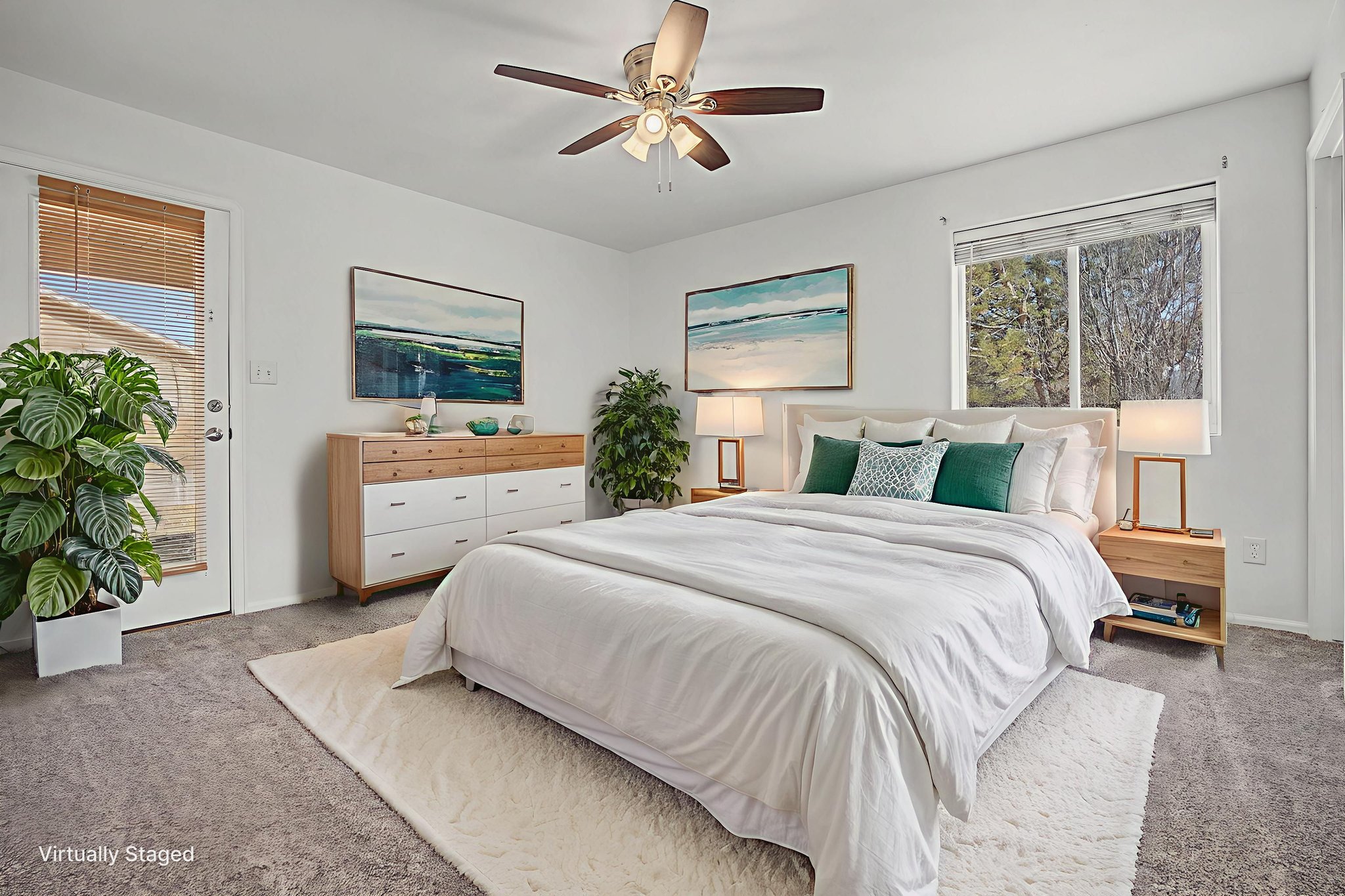 DSC05573 virtually staged.jpeg