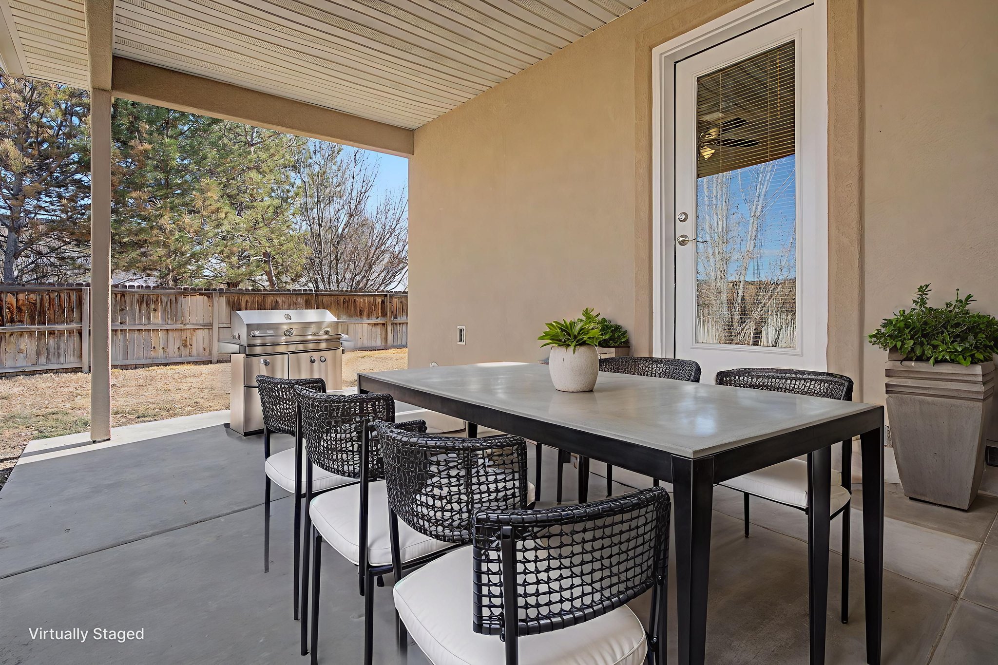 DSC05638 virtually staged.jpeg