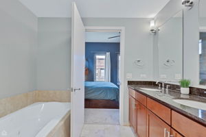 3920 N Sheridan Rd 304_017