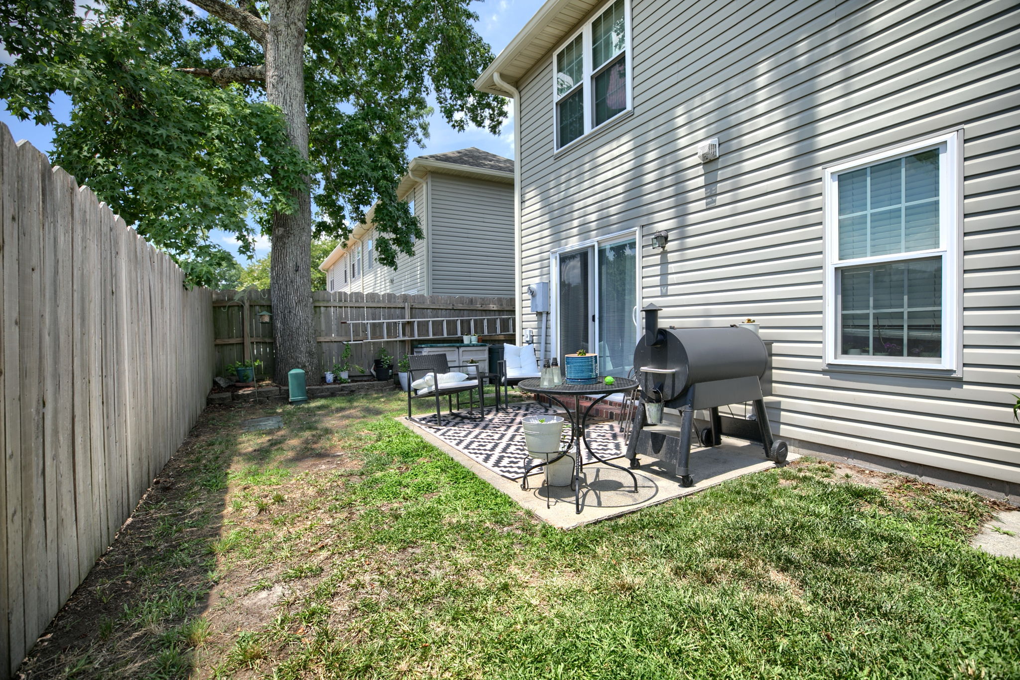  Photo 8