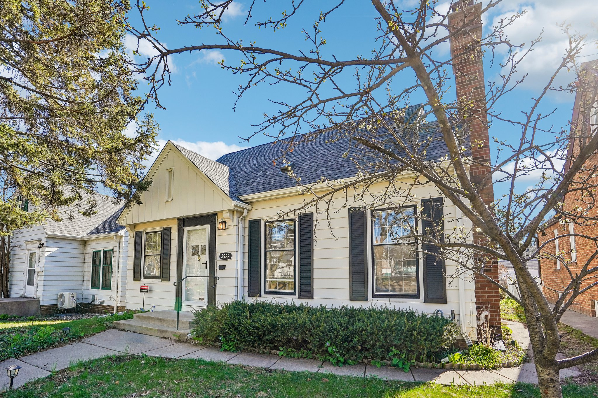 N Washburn Ave-S2504-002.jpg