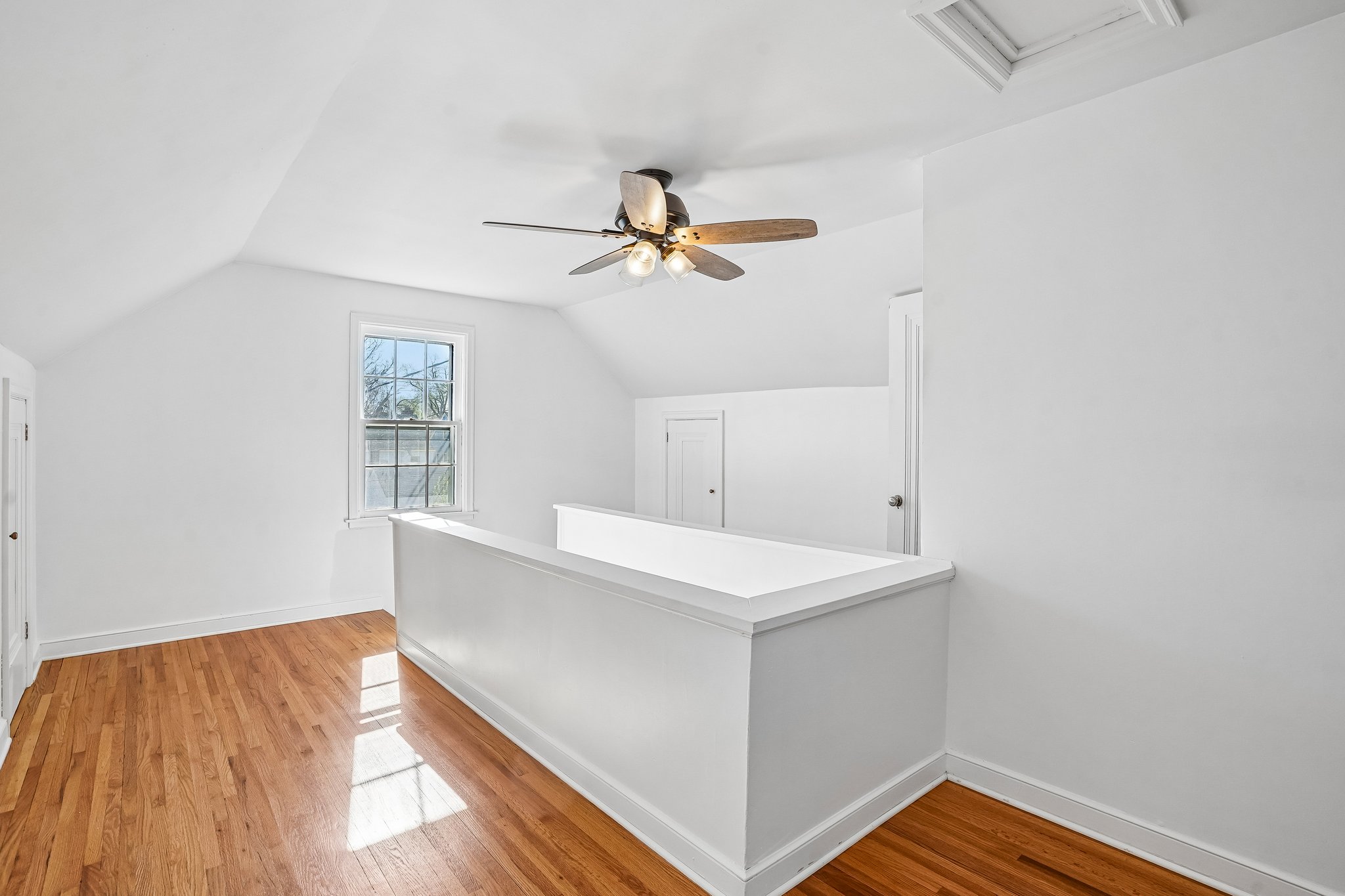 N Washburn Ave-S2504-023.jpg