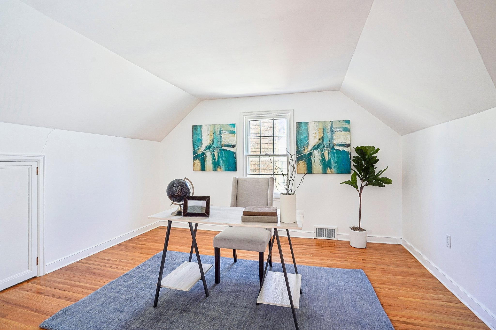 N Washburn Ave-S2504-024.jpg