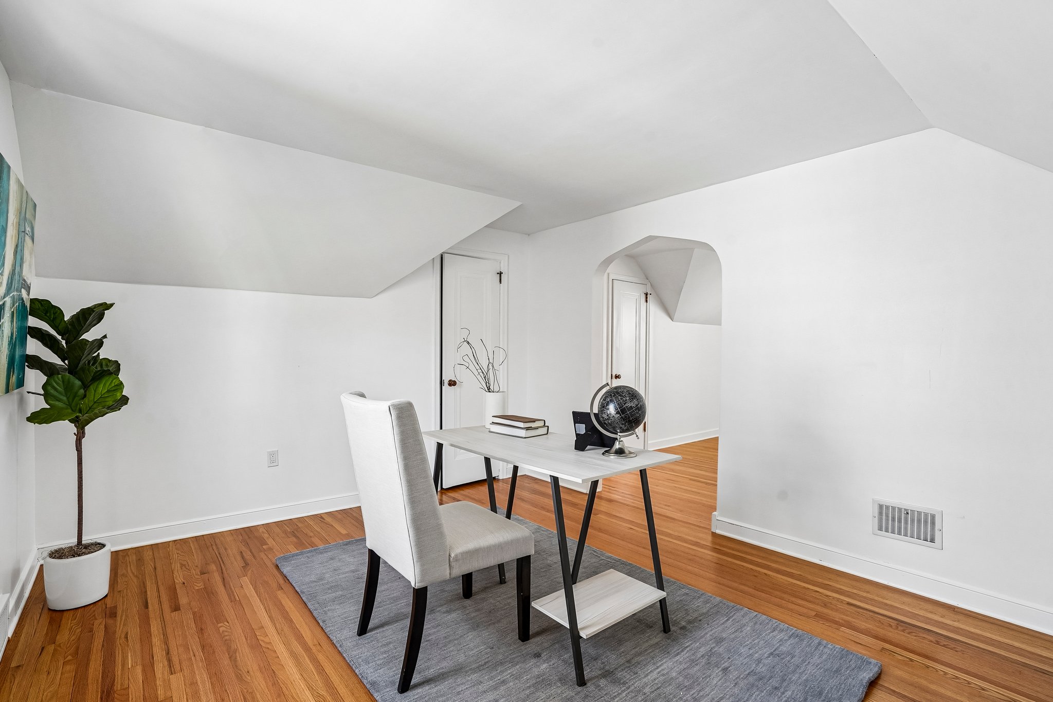 N Washburn Ave-S2504-025.jpg