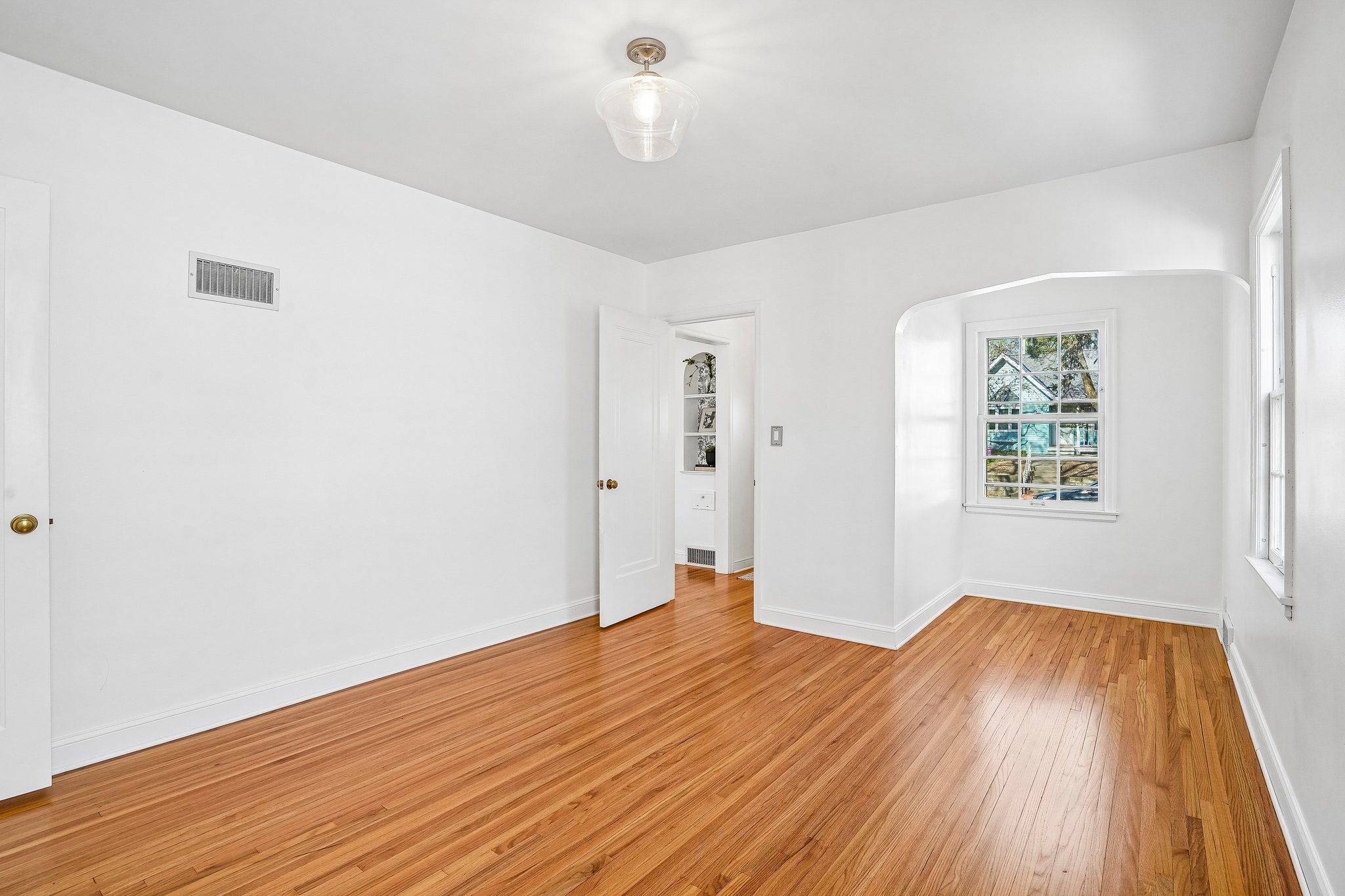 N Washburn Ave-S2504-028.jpg