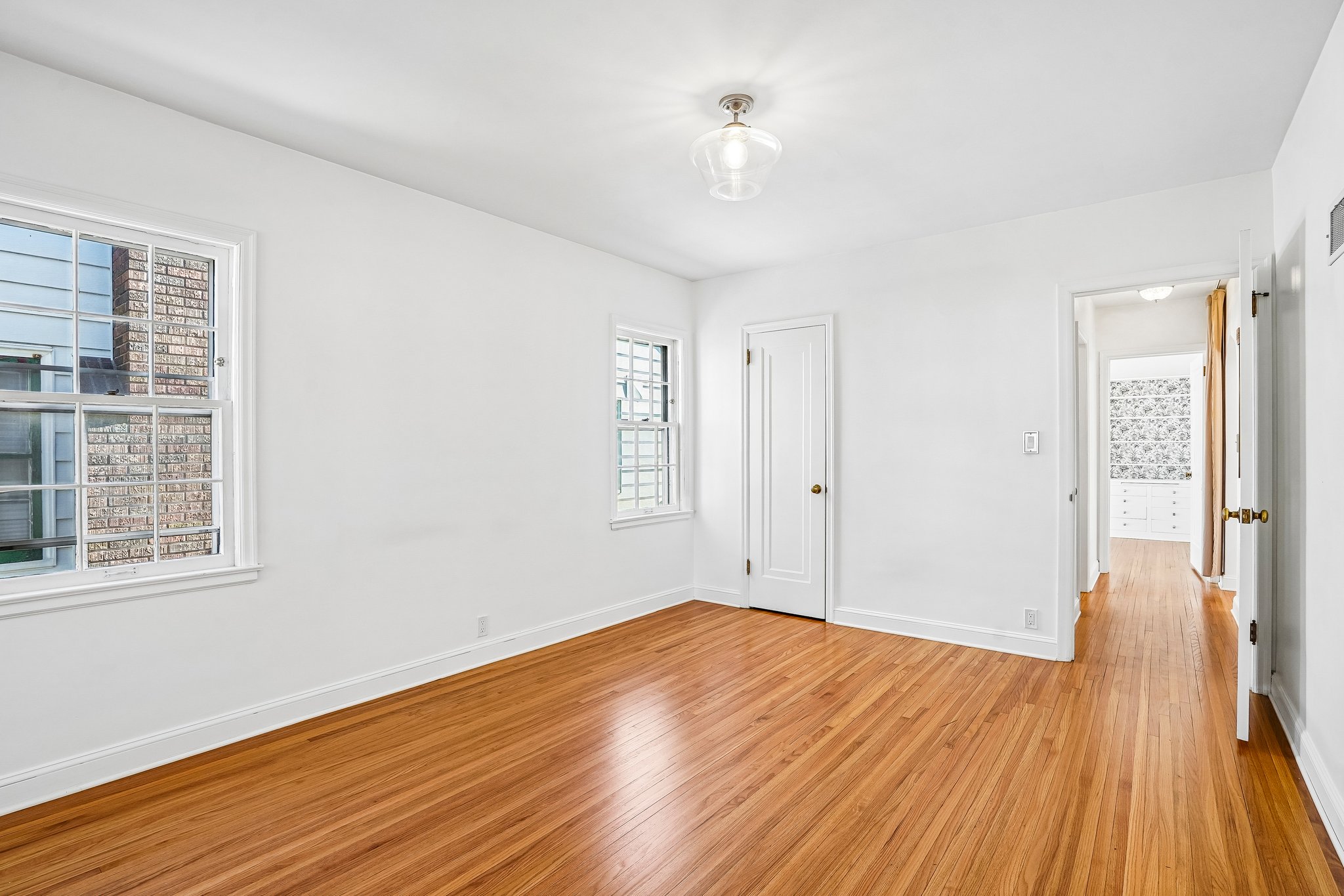 N Washburn Ave-S2504-029.jpg