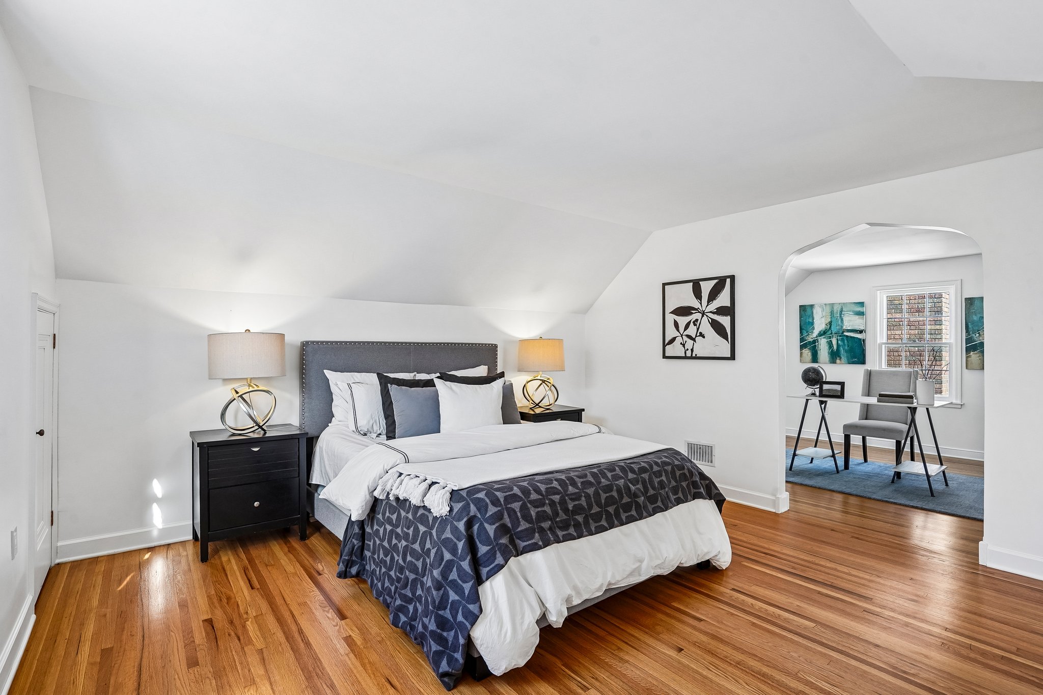 N Washburn Ave-S2504-033.jpg