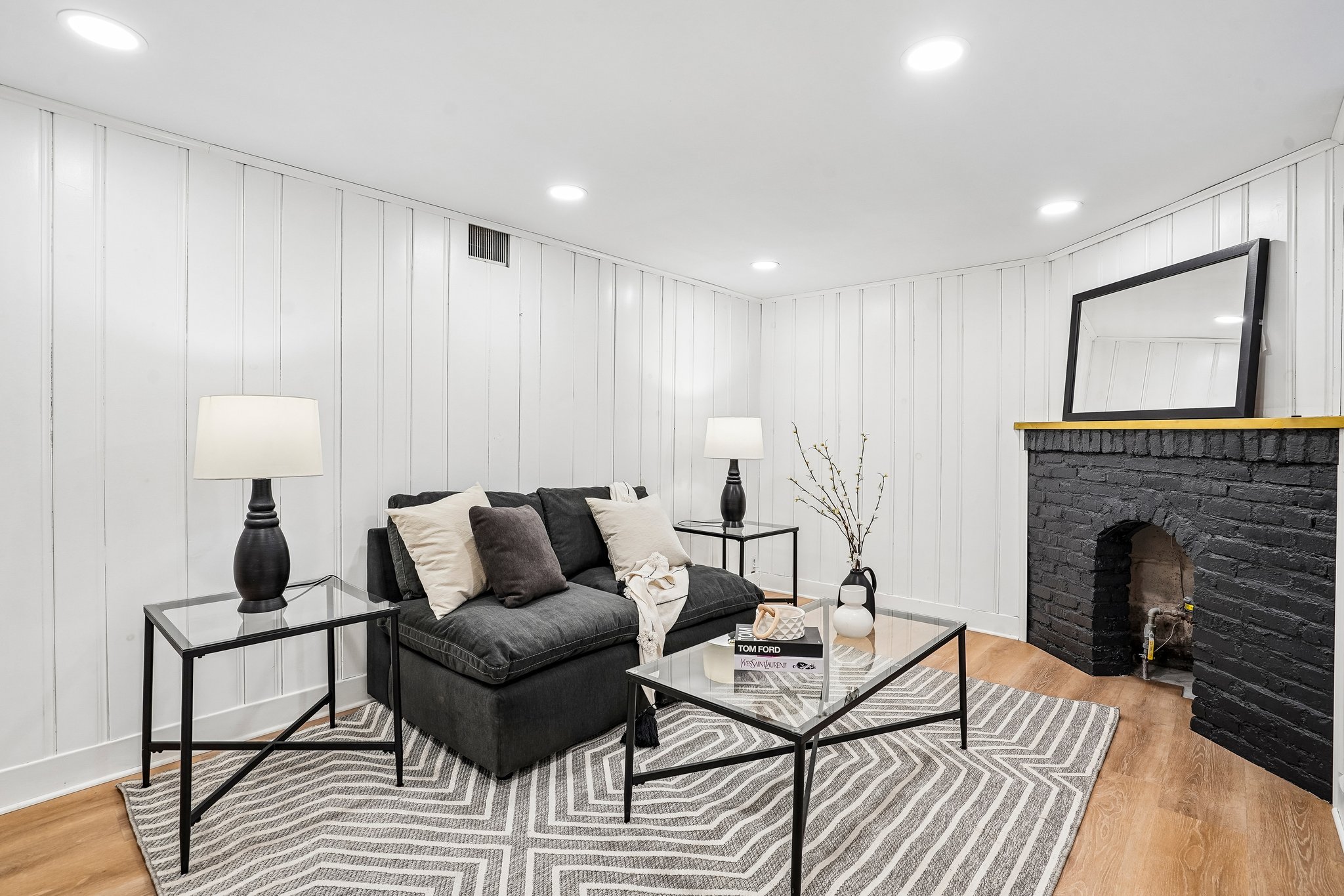 N Washburn Ave-S2504-038.jpg