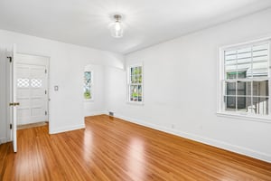 N Washburn Ave-S2504-027.jpg