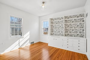 N Washburn Ave-S2504-030.jpg