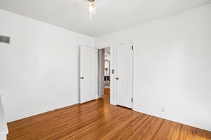 N Washburn Ave-S2504-031.jpg