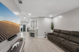 W Robson St-S0807-008.jpg