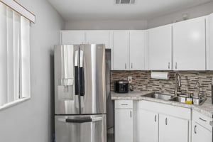 W Robson St-S0807-017.jpg