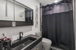 W Robson St-S0807-021.jpg