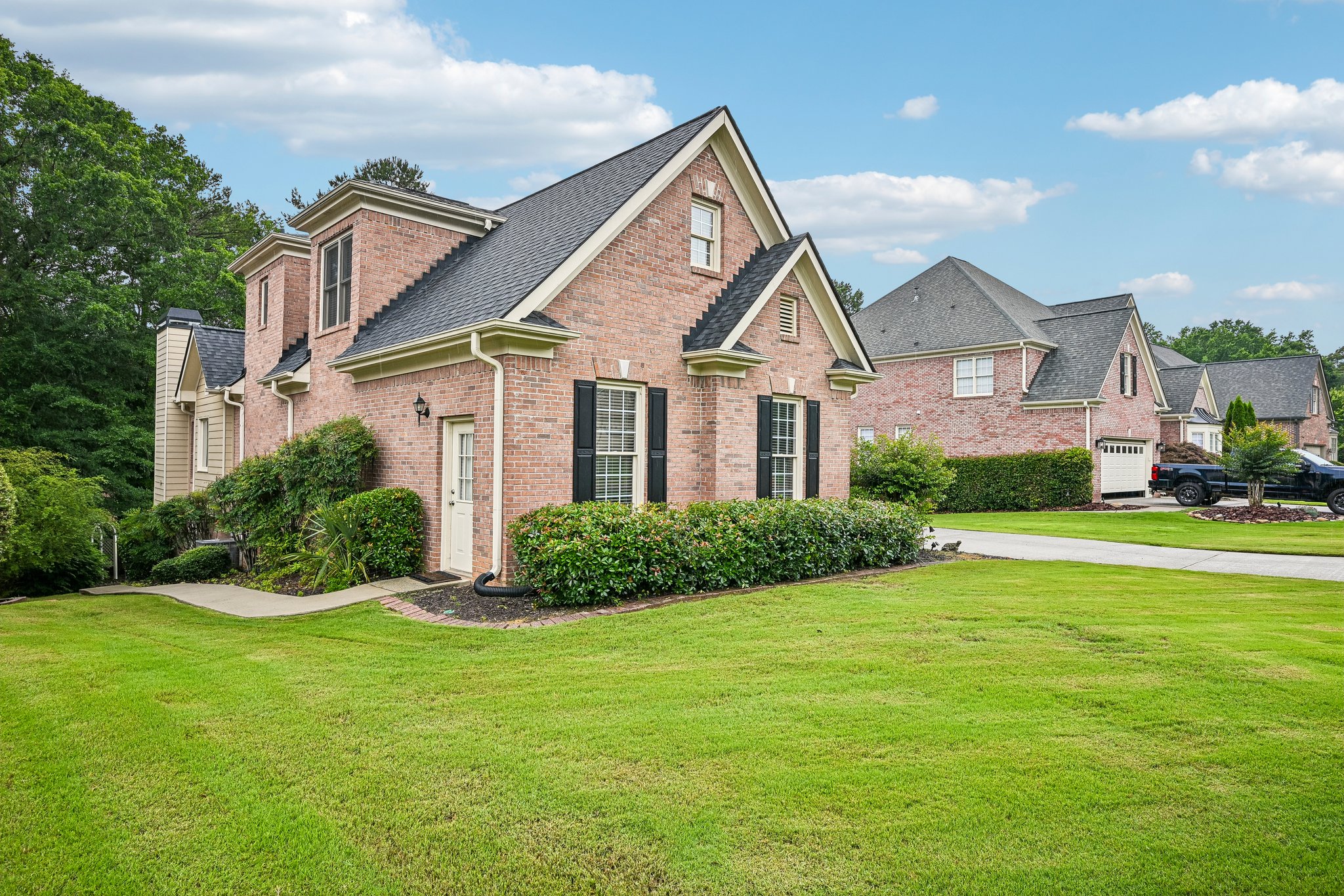 Springtree Ln-S1006-003.jpg