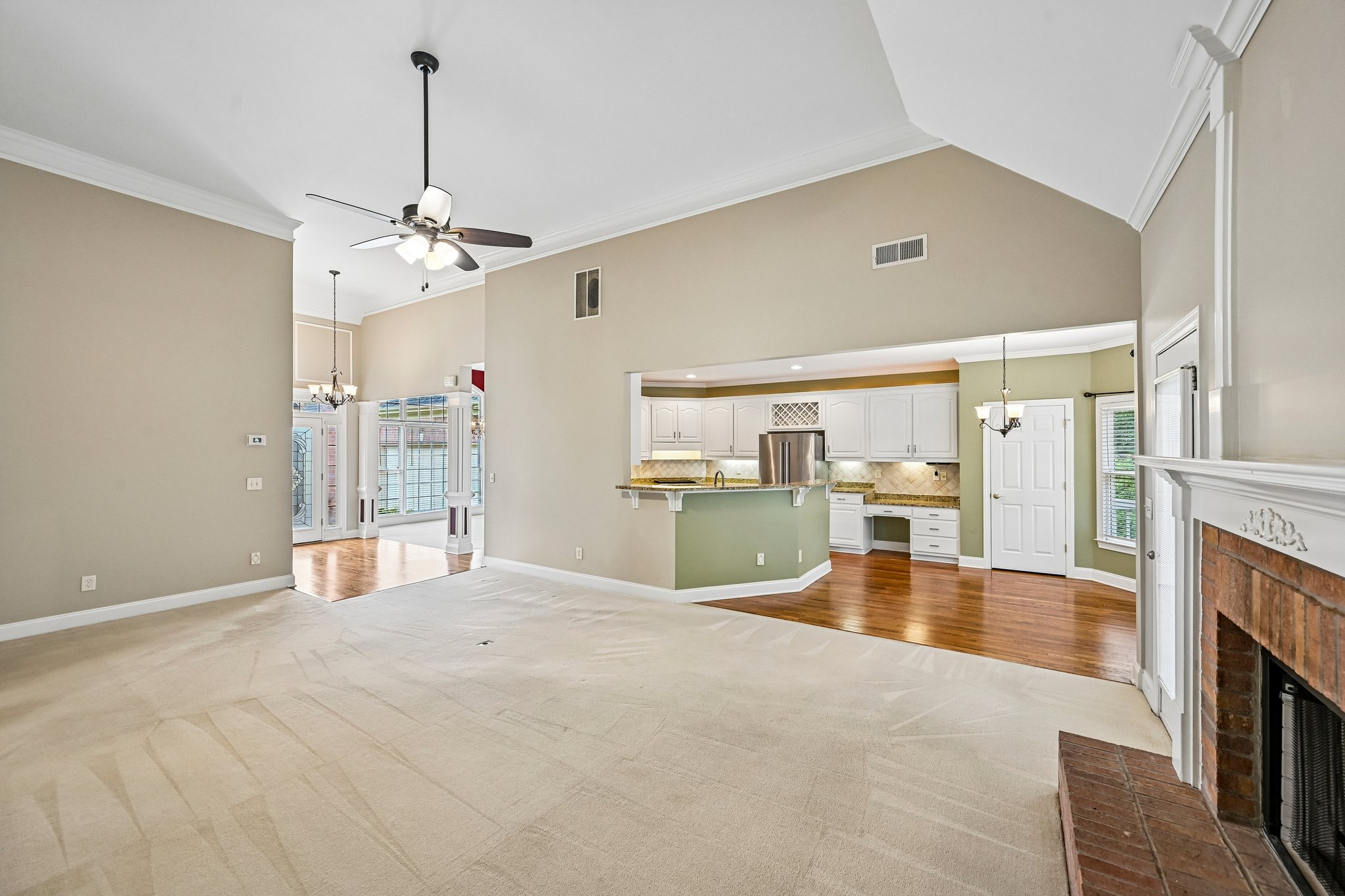 Springtree Ln-S1006-015.jpg
