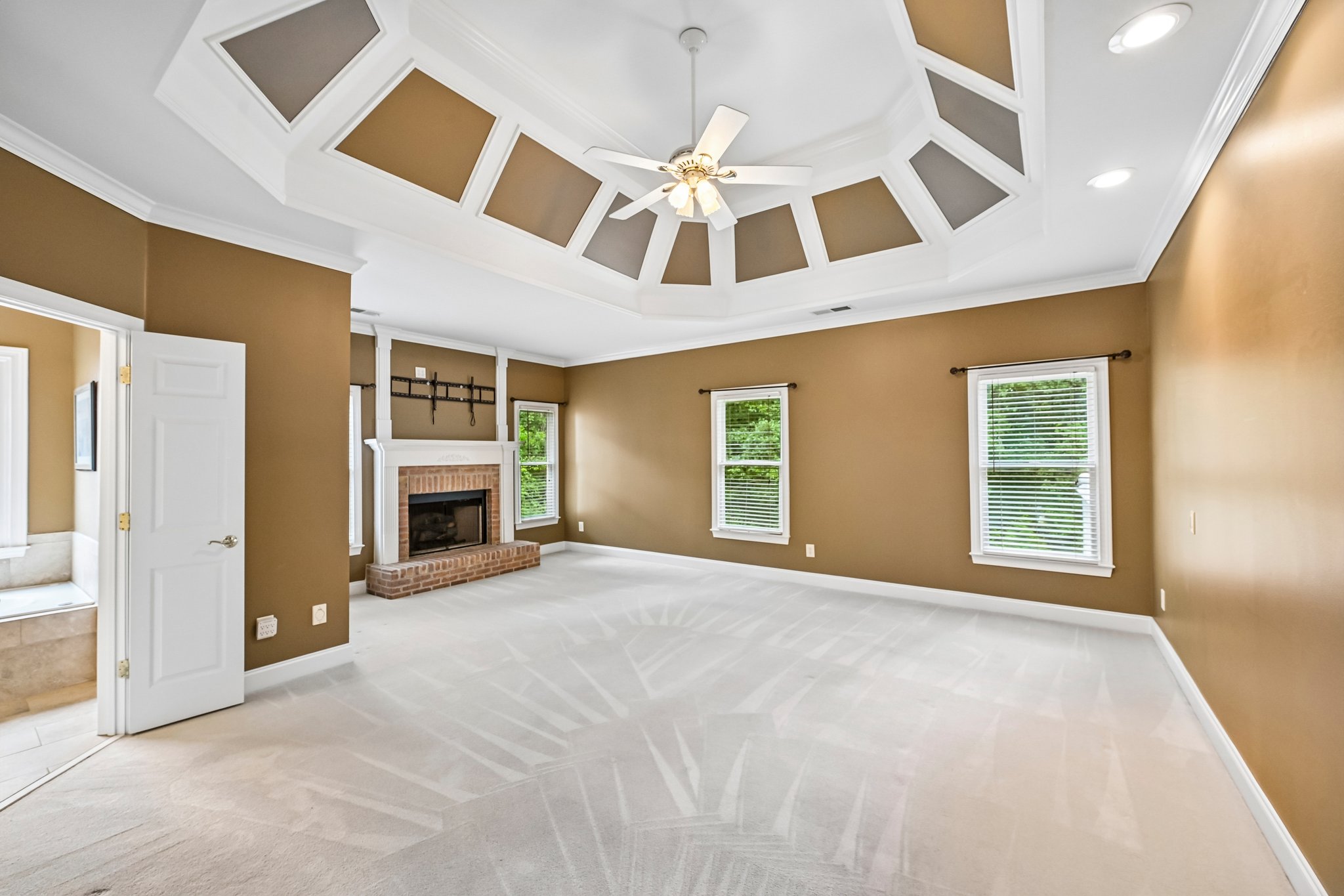 Springtree Ln-S1006-030.jpg