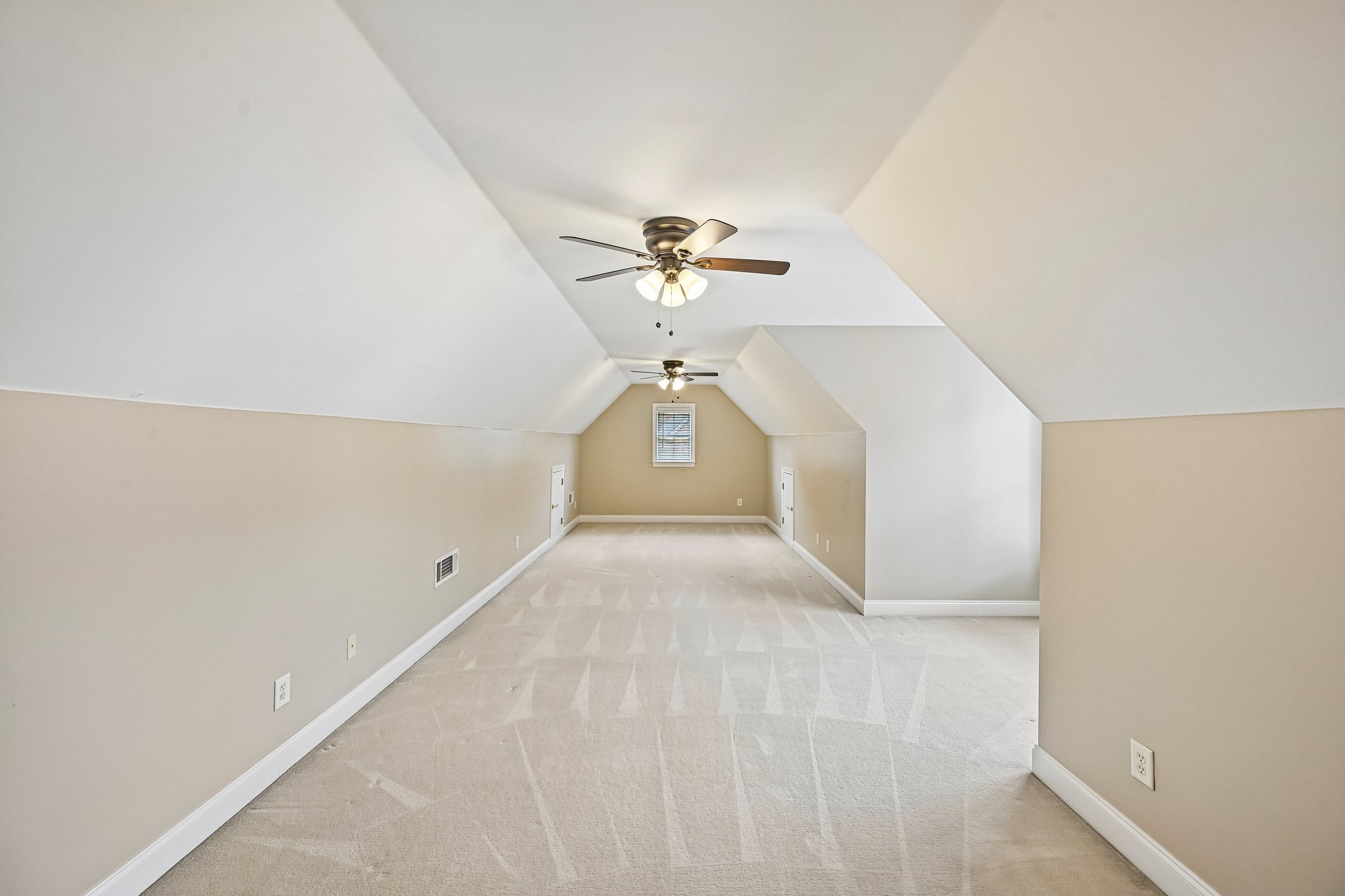 Springtree Ln-S1006-048.jpg