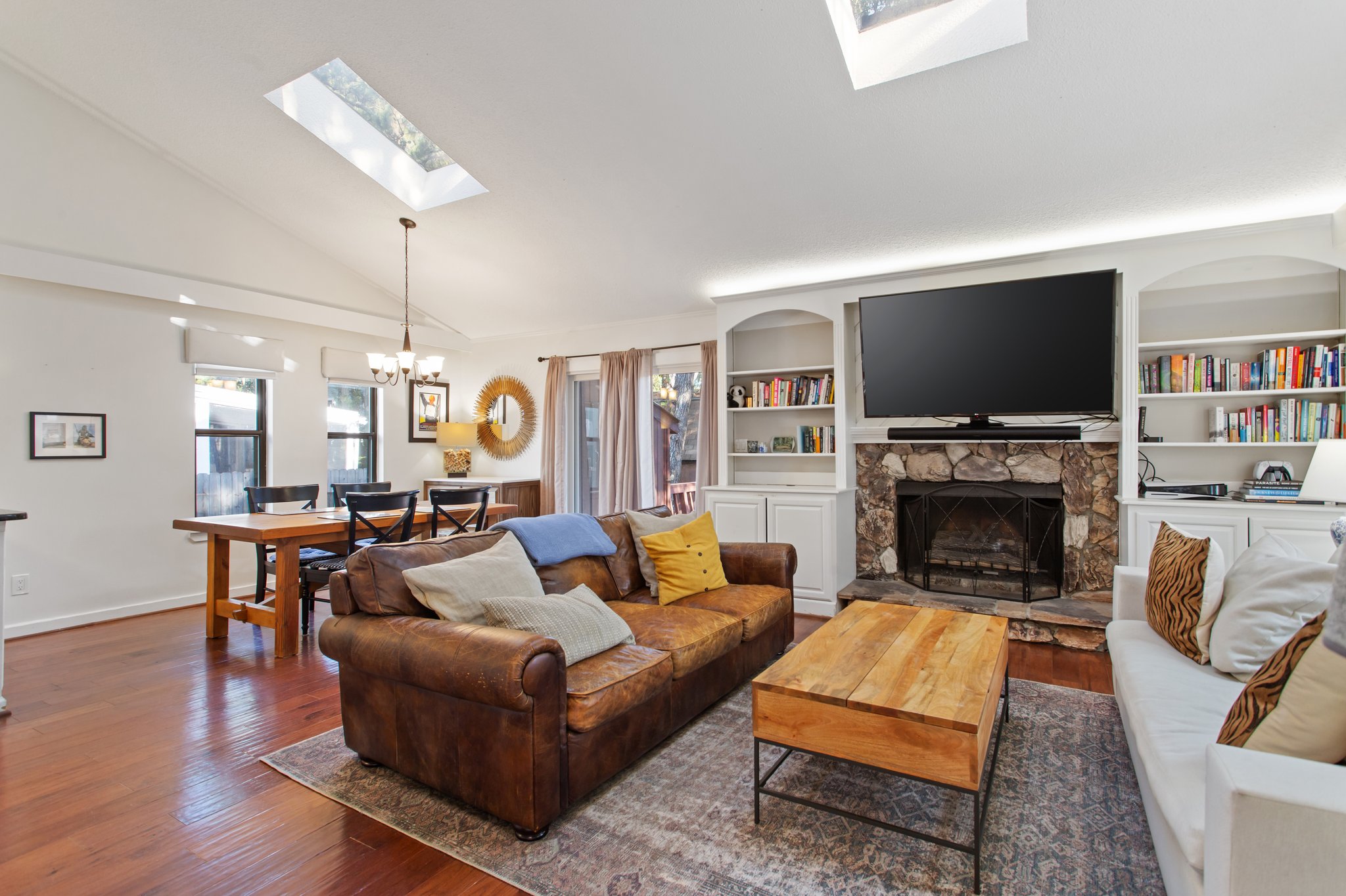 Bright, spacious and open living-dining area