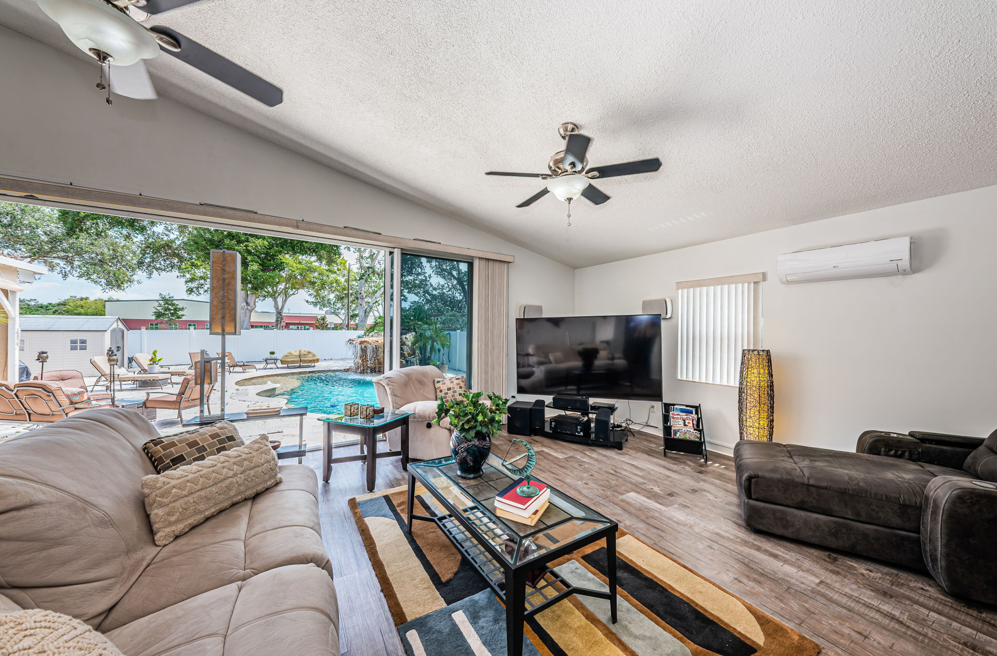 Living Room 2-2