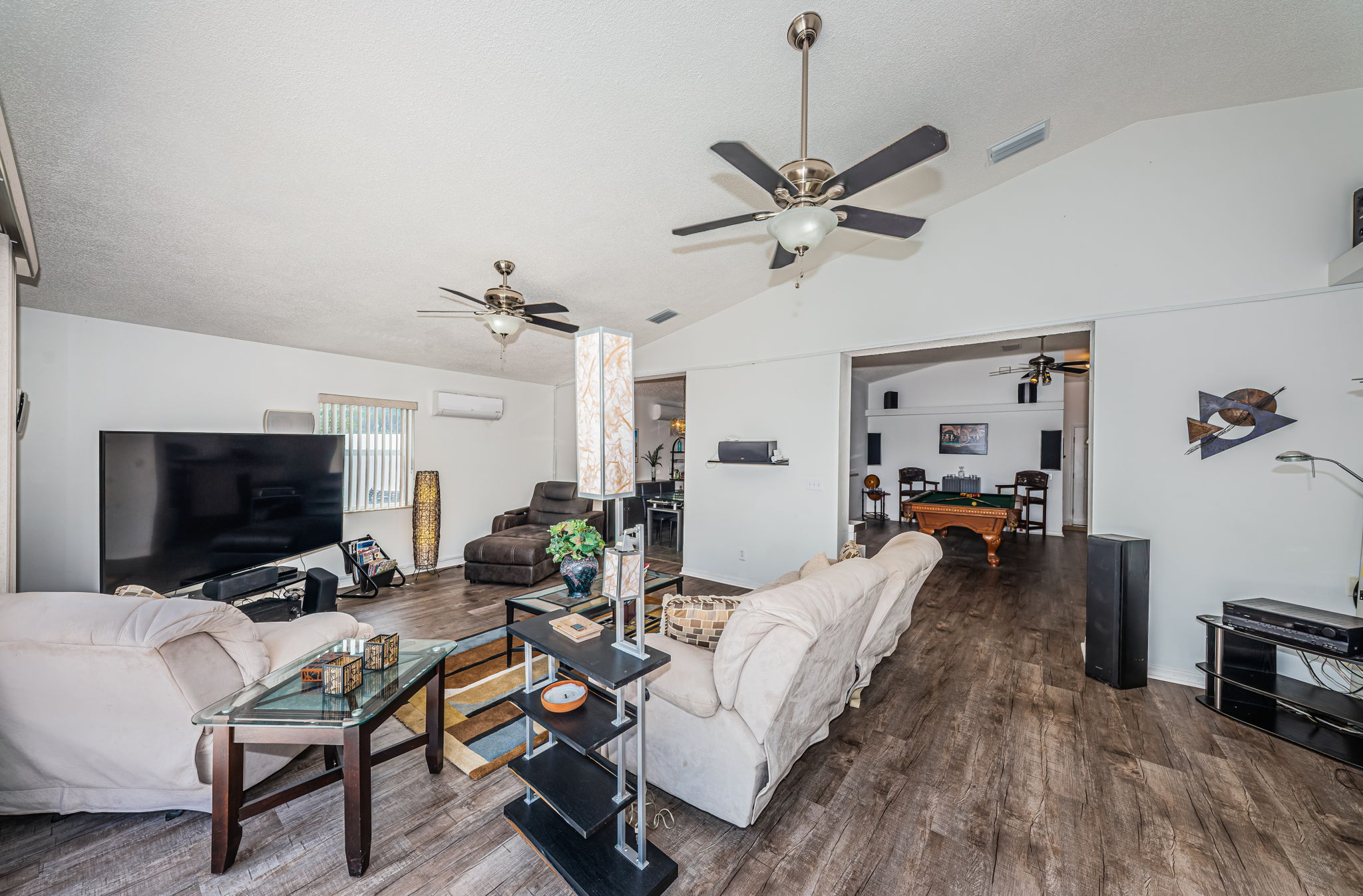 Living Room 4-2